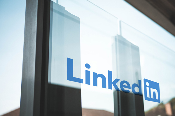 Linkedin.jpg LinkedIn Outreach